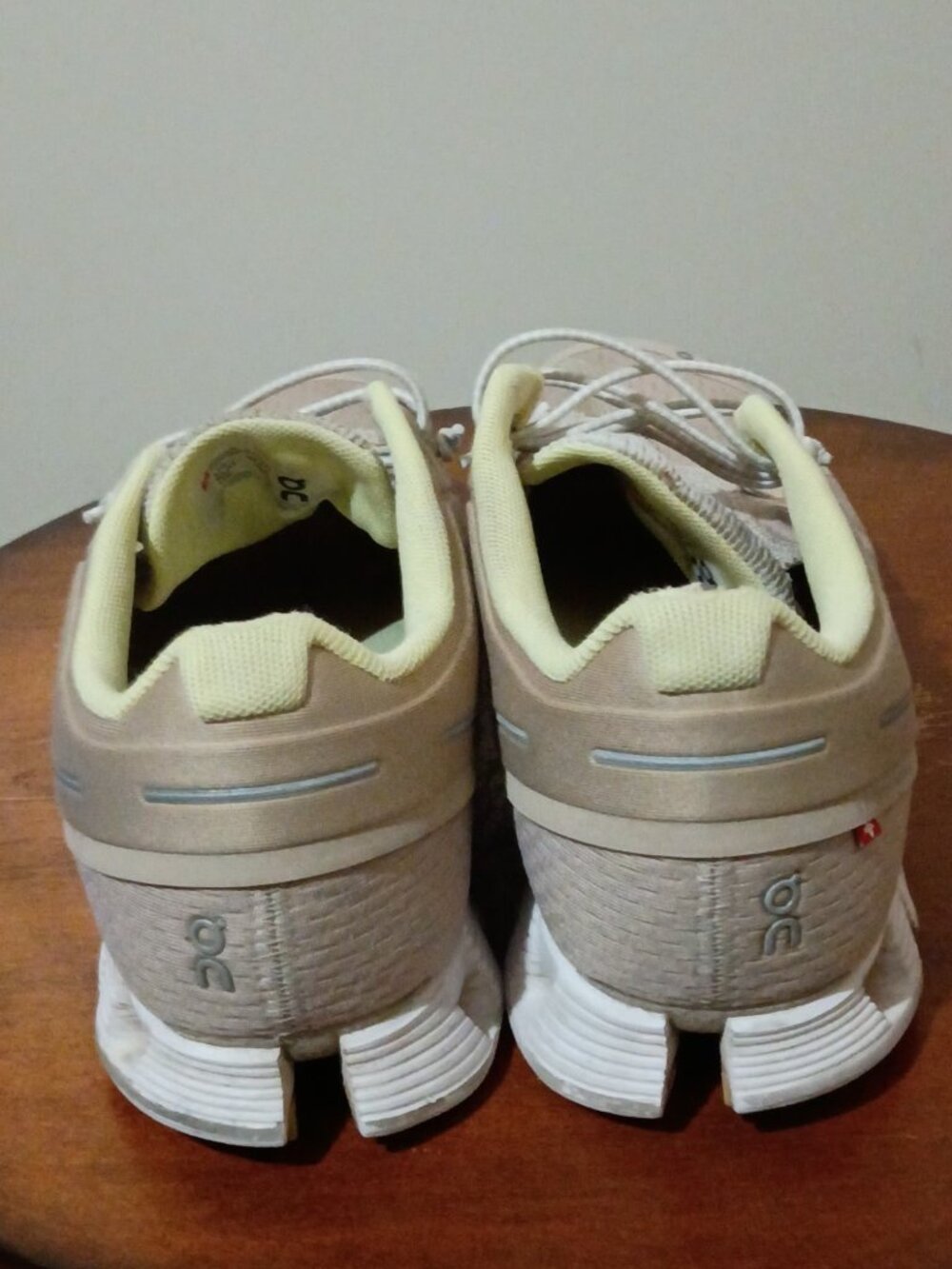 On Running Cloud Terry Dune Sand/Pearl Women's Size 7.5 Running Shoes - Picture 10 of 13